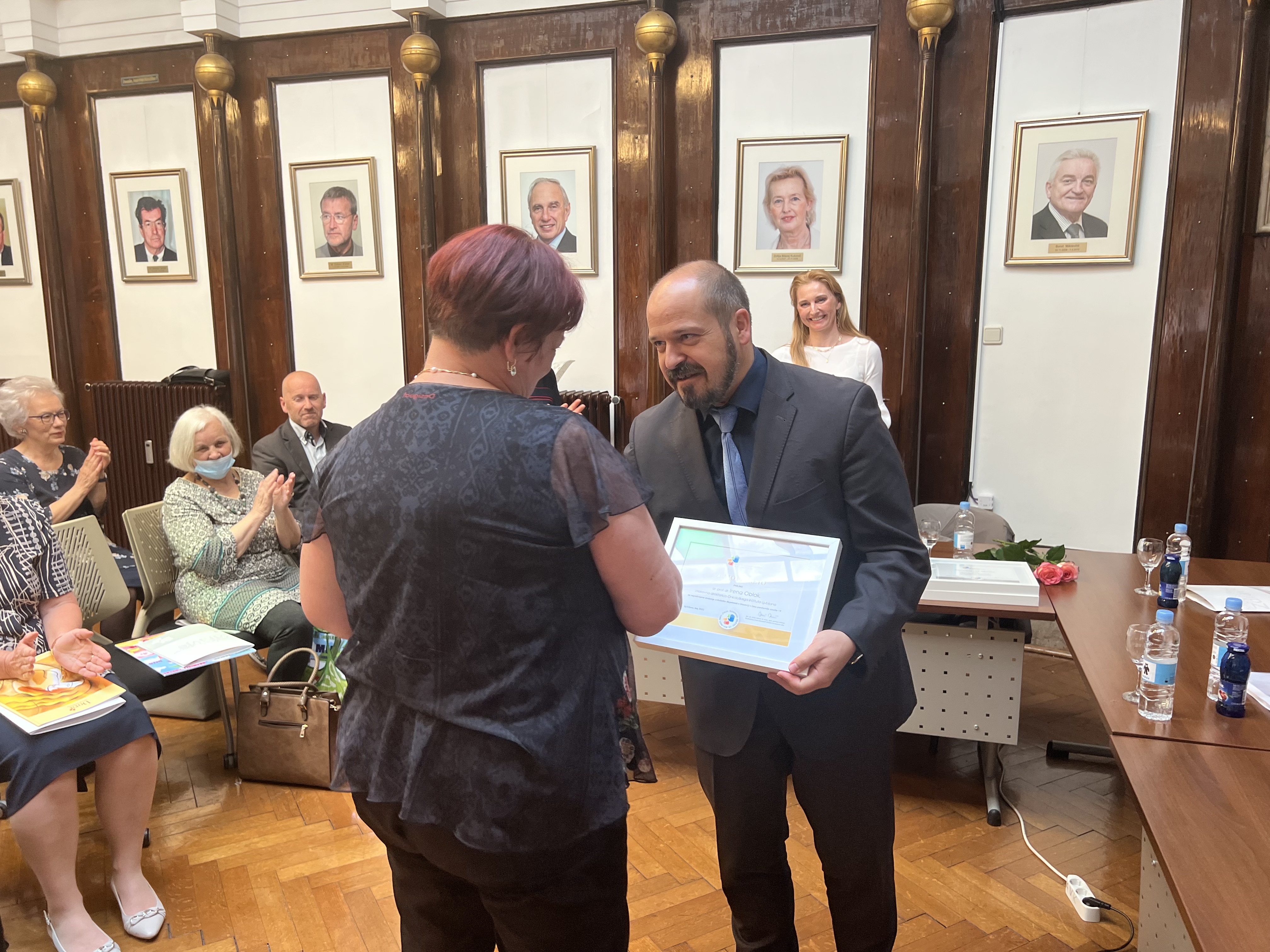 Izr. prof. dr. Irena Oblak, dr. med., prejemnica Zlate plakete Zveze